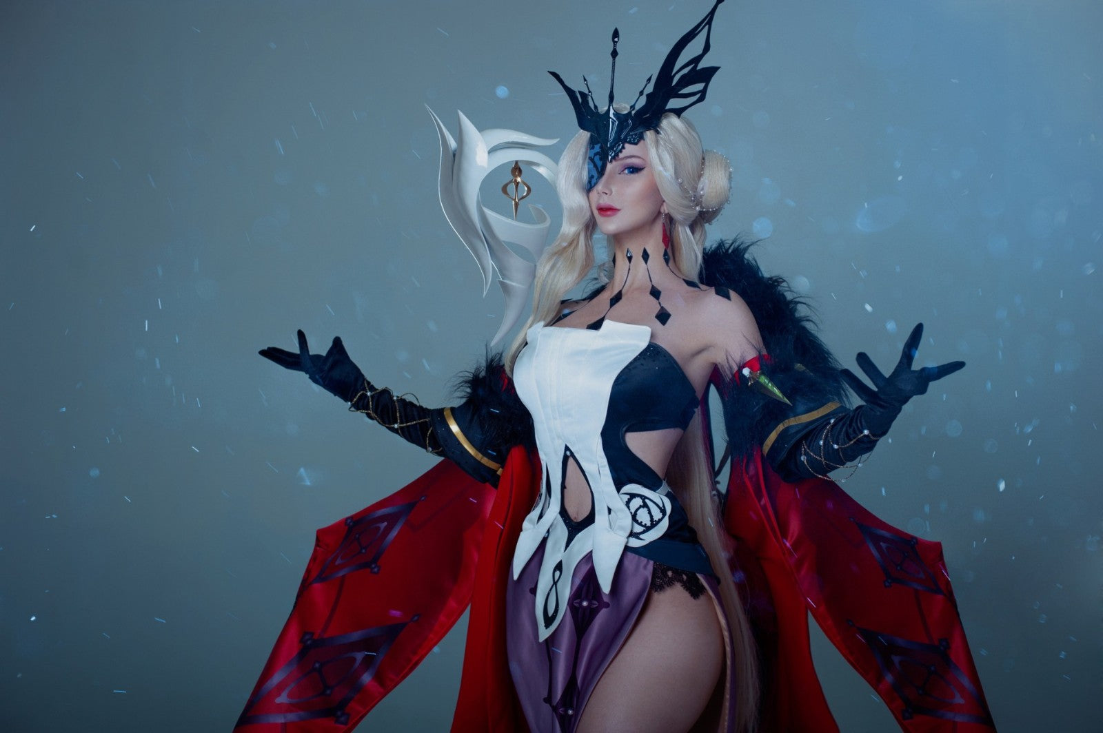 Russian beauty cos "Genshin Impact"La Signora, has a beautiful figure and is very eye-catching